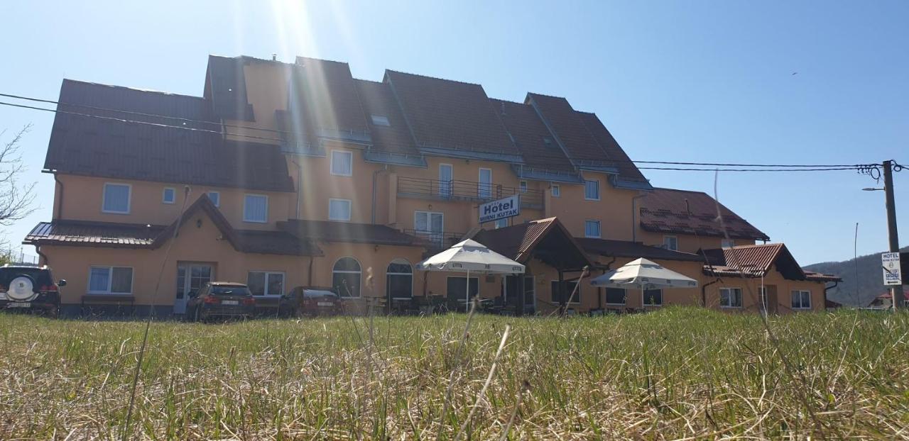Hotel Mirni Kutak Otocac Bagian luar foto