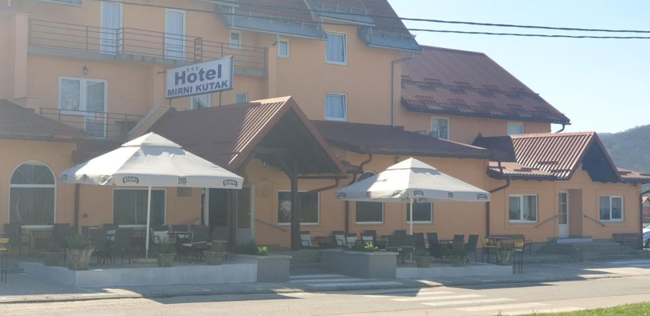 Hotel Mirni Kutak Otocac Bagian luar foto